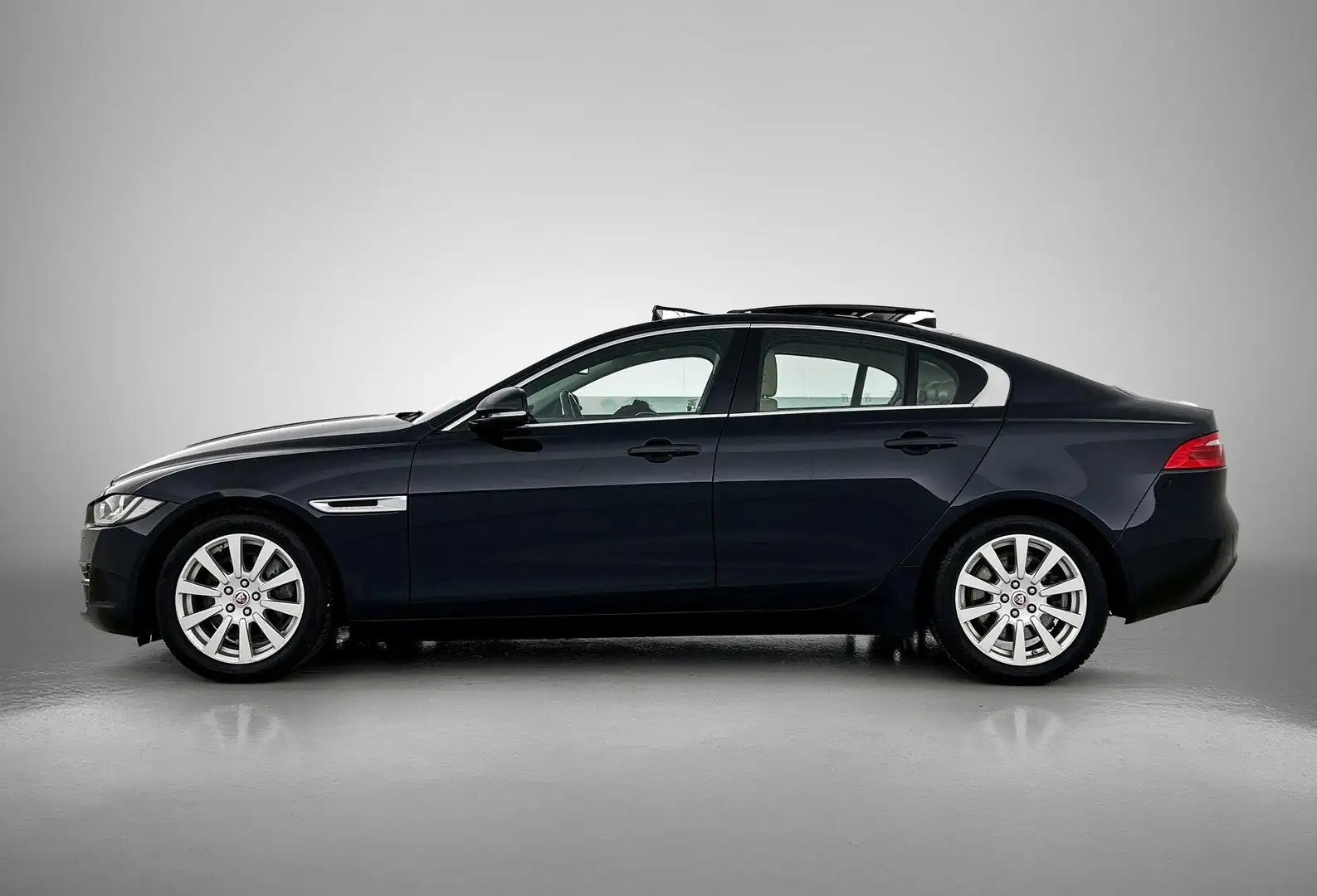 Jaguar XE 2.0 Portfolio | Automaat | 200 PK | Noir - 2