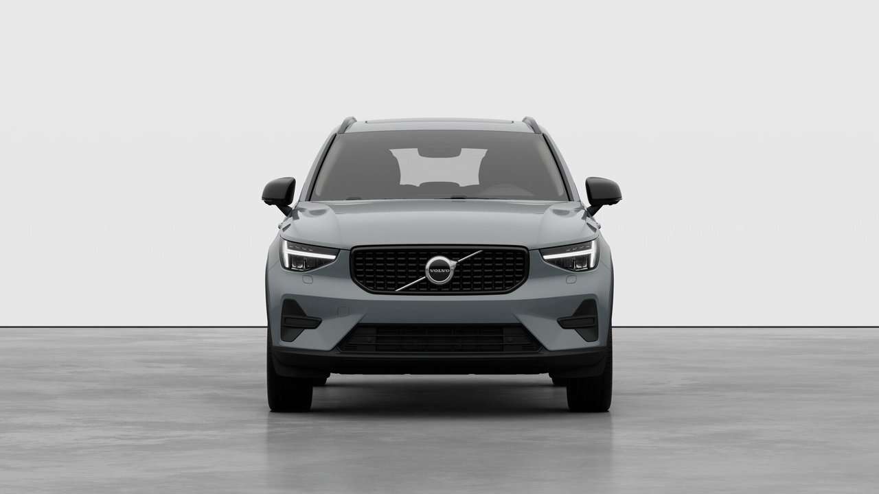 2026 Volvo XC40 Core (Dark Theme) alt 5
