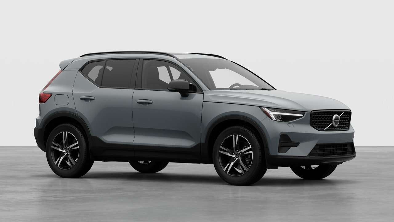 2026 Volvo XC40 Core (Dark Theme) alt 3