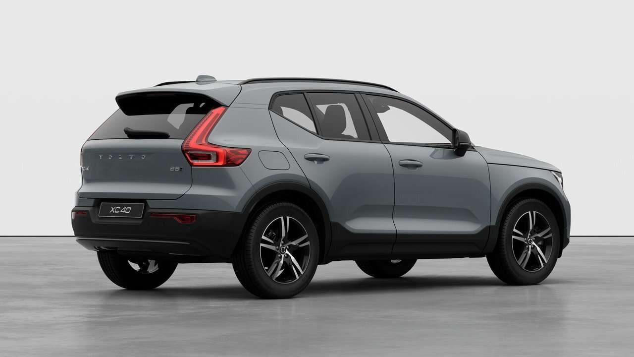 2026 Volvo XC40 Core (Dark Theme) alt 4