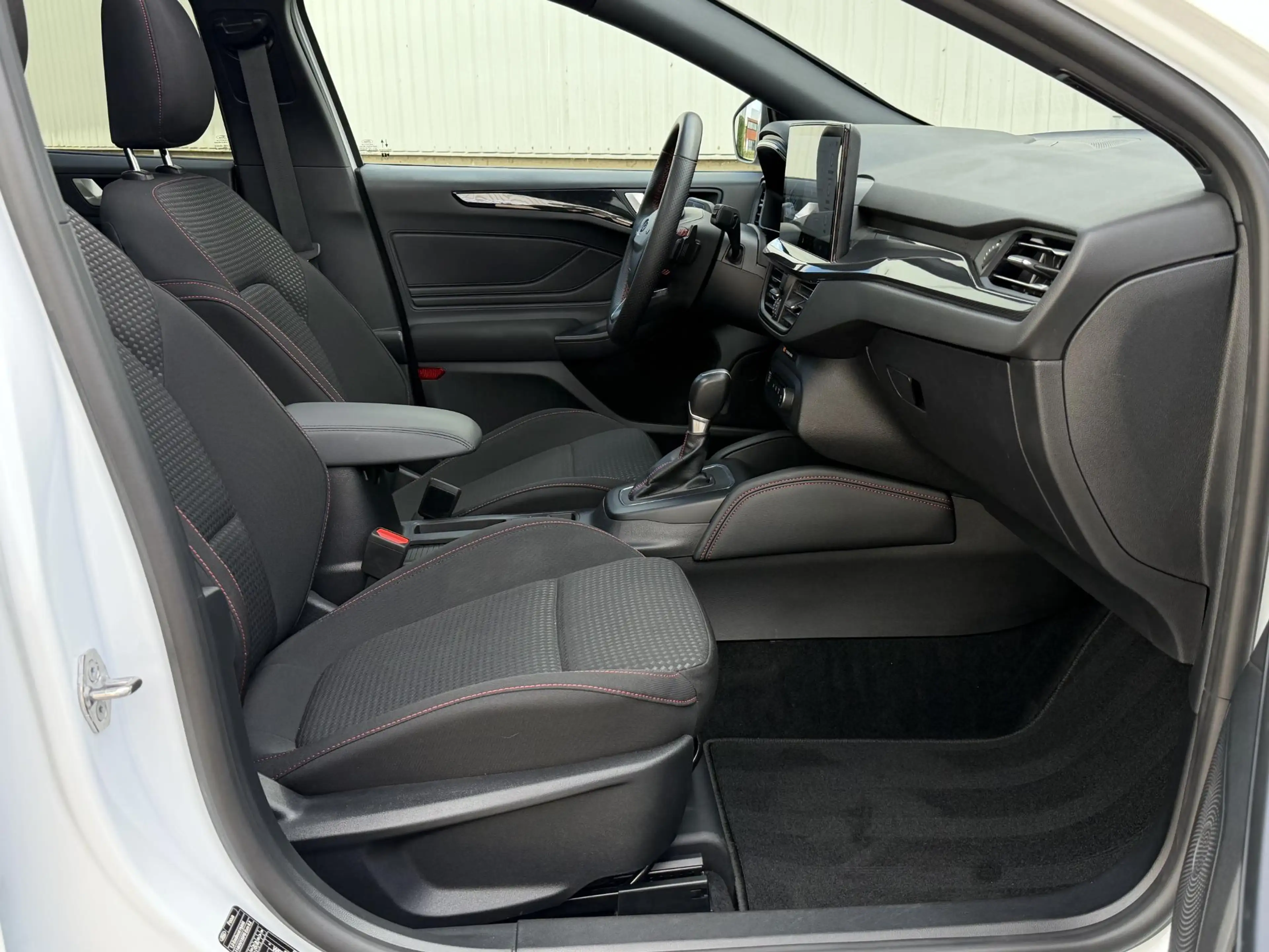 Ford Focus Wagon 1.0 EcoBoost Hybrid ST Line Style | Pano-sch — photo 28