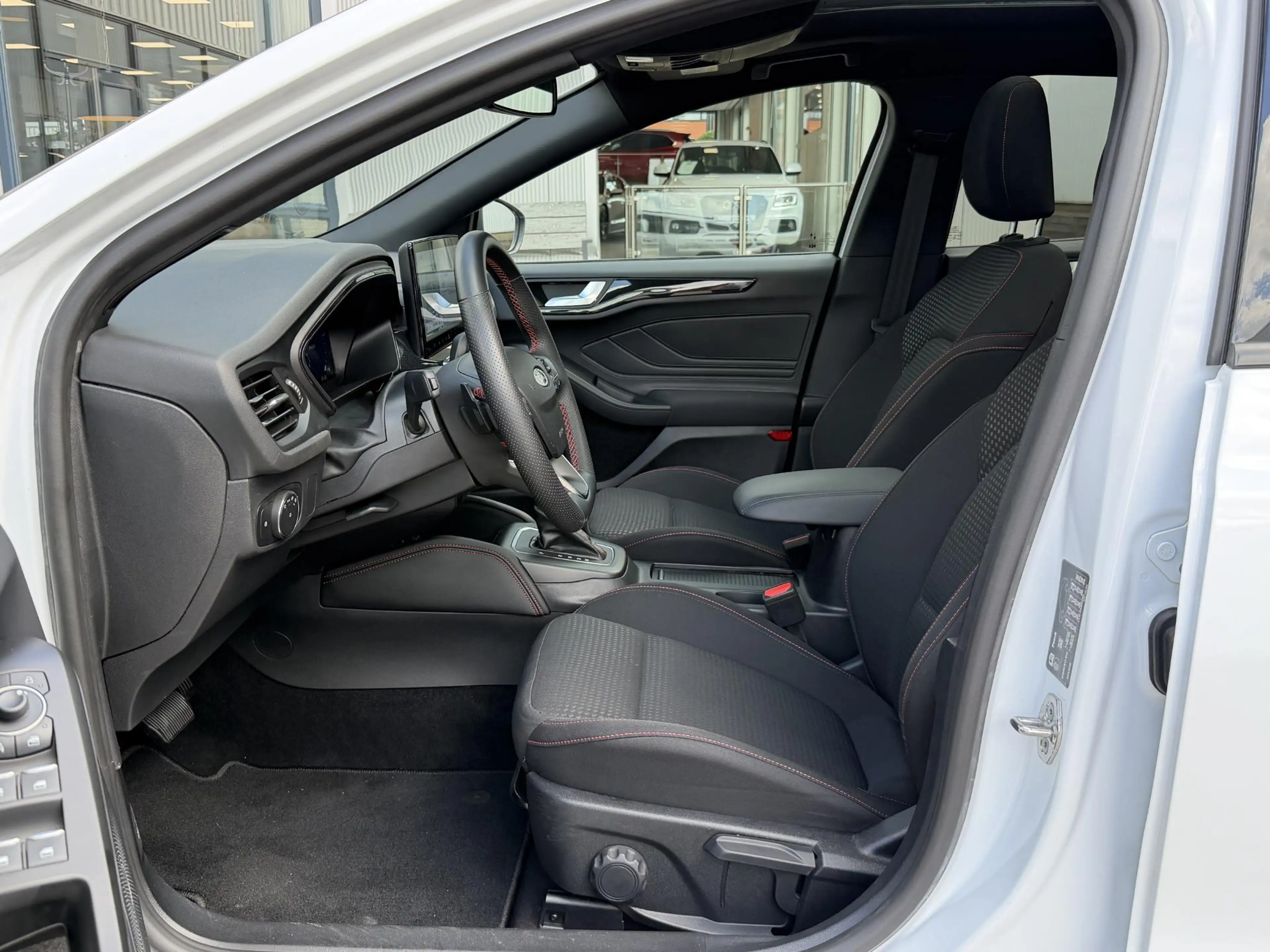 Ford Focus Wagon 1.0 EcoBoost Hybrid ST Line Style | Pano-sch — photo 40