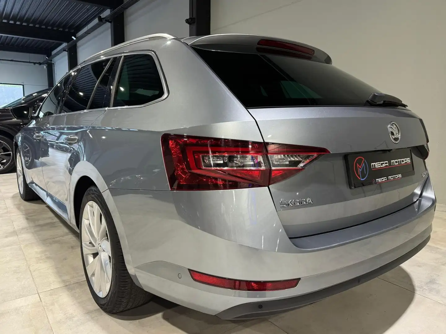 Skoda Superb 1.4 TSi 150CV B.AUTO CRUiSE ADAPT KEYLESS CARPLAY+ Grau - 2