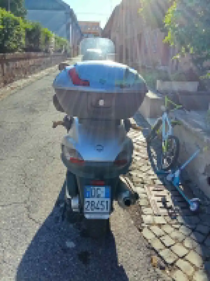 Piaggio MP3 400