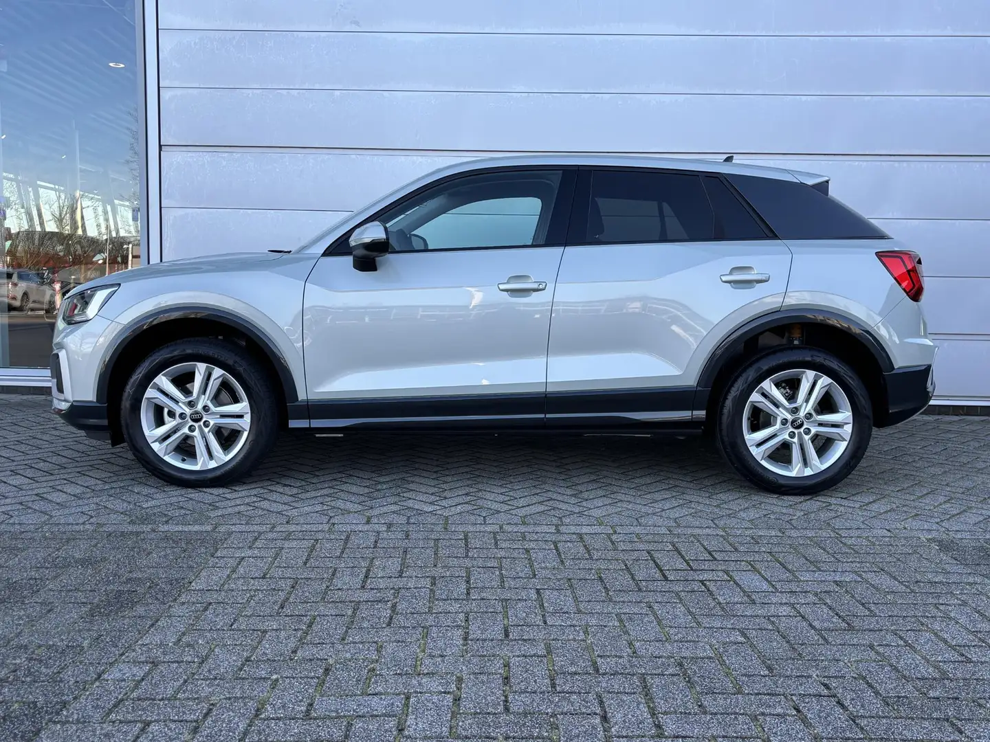 Audi Q2 Advanced edition 35 TFSI 110 kW / 150 pk 7 versn. Zilver - 2