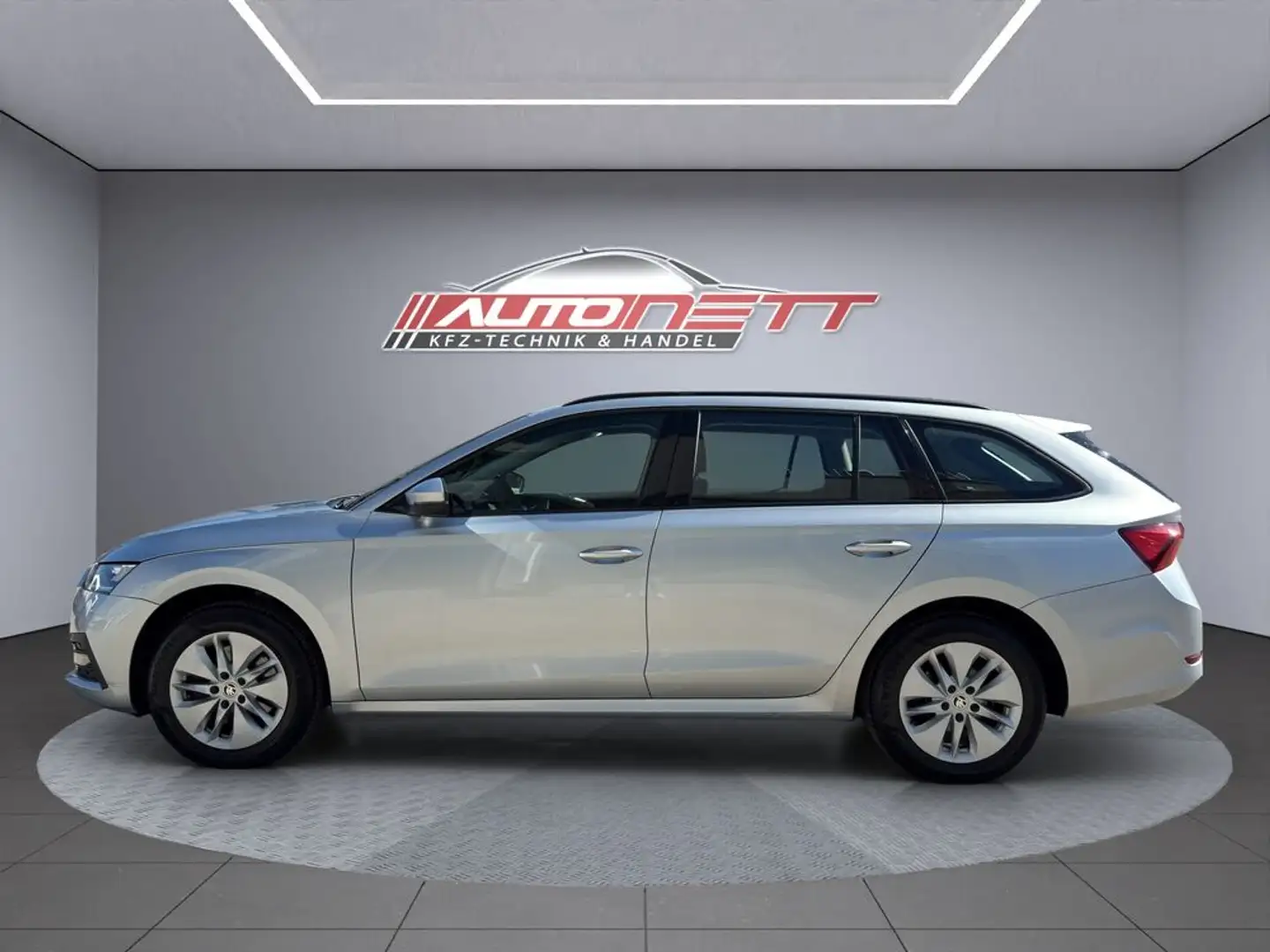 Skoda Octavia Combi 2,0 TDI Ambition DSG Silber - 2