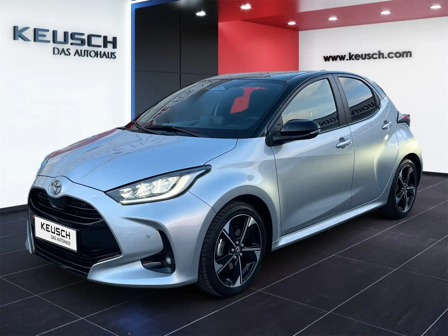 Toyota Yaris 1,5 VVT-i Hybrid Premiere Edition Silber - 2