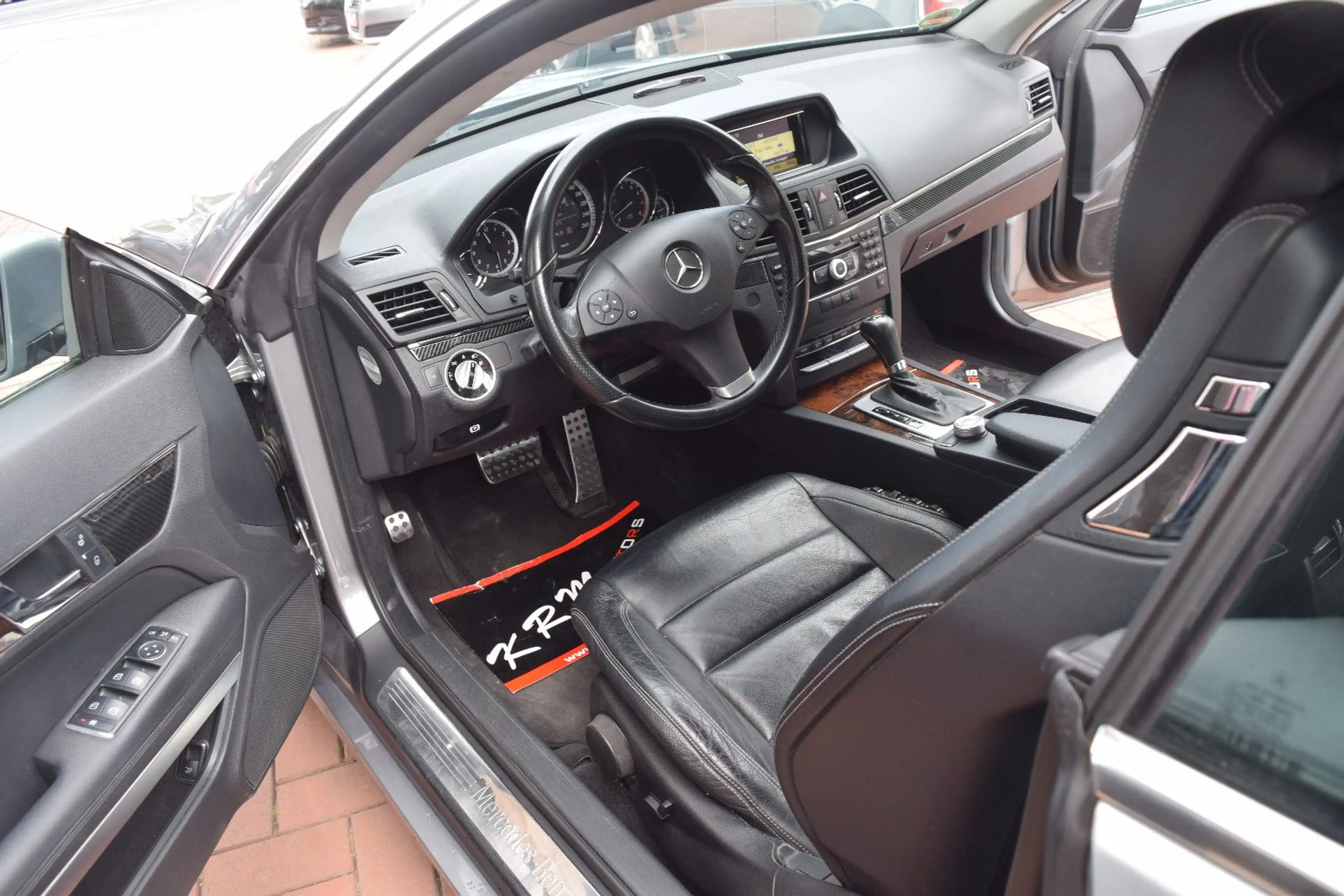 Mercedes-Benz E 350 Coupe AUTOMATIKGETRIEBE,VOLEDER,XENON,NAVI — photo 7