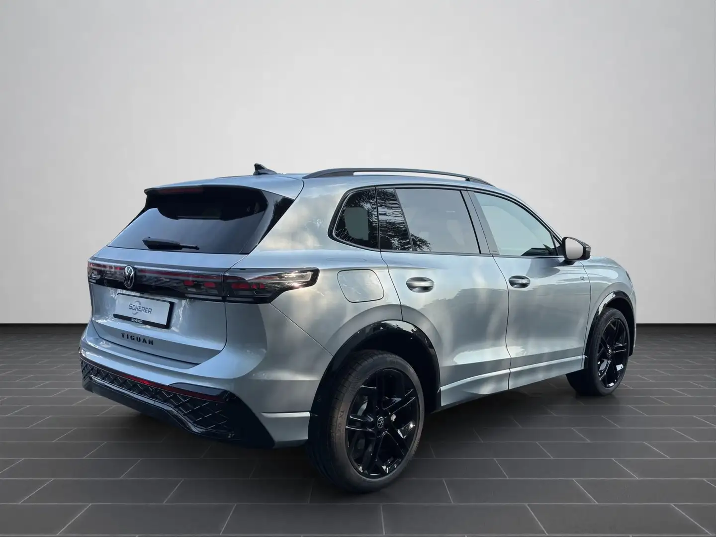Volkswagen Tiguan 1.5 eHybrid *R-Line* DSG Pano.-Dach AHK 3 Silber - 2