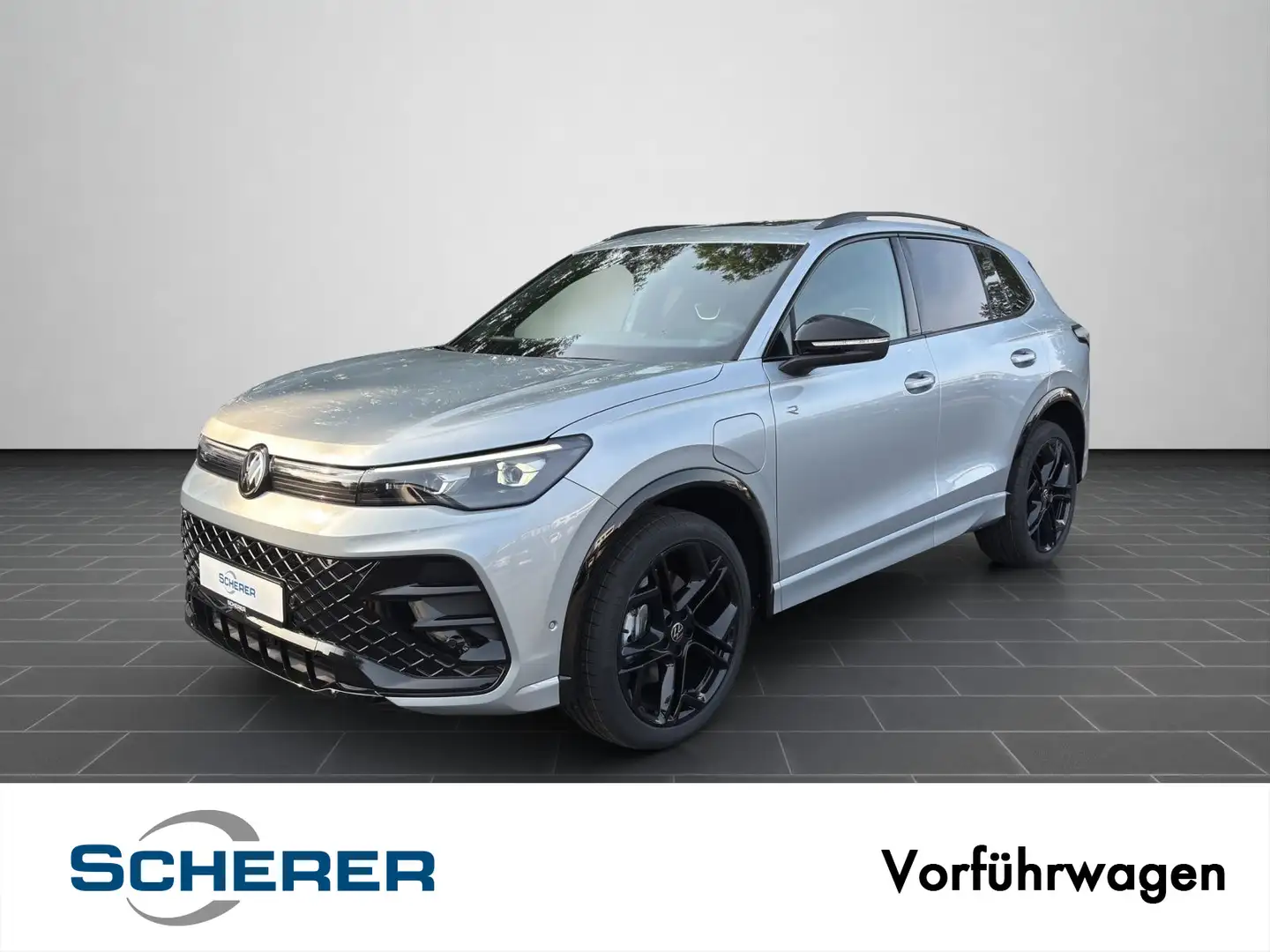Volkswagen Tiguan 1.5 eHybrid *R-Line* DSG Pano.-Dach AHK 3 Silber - 1