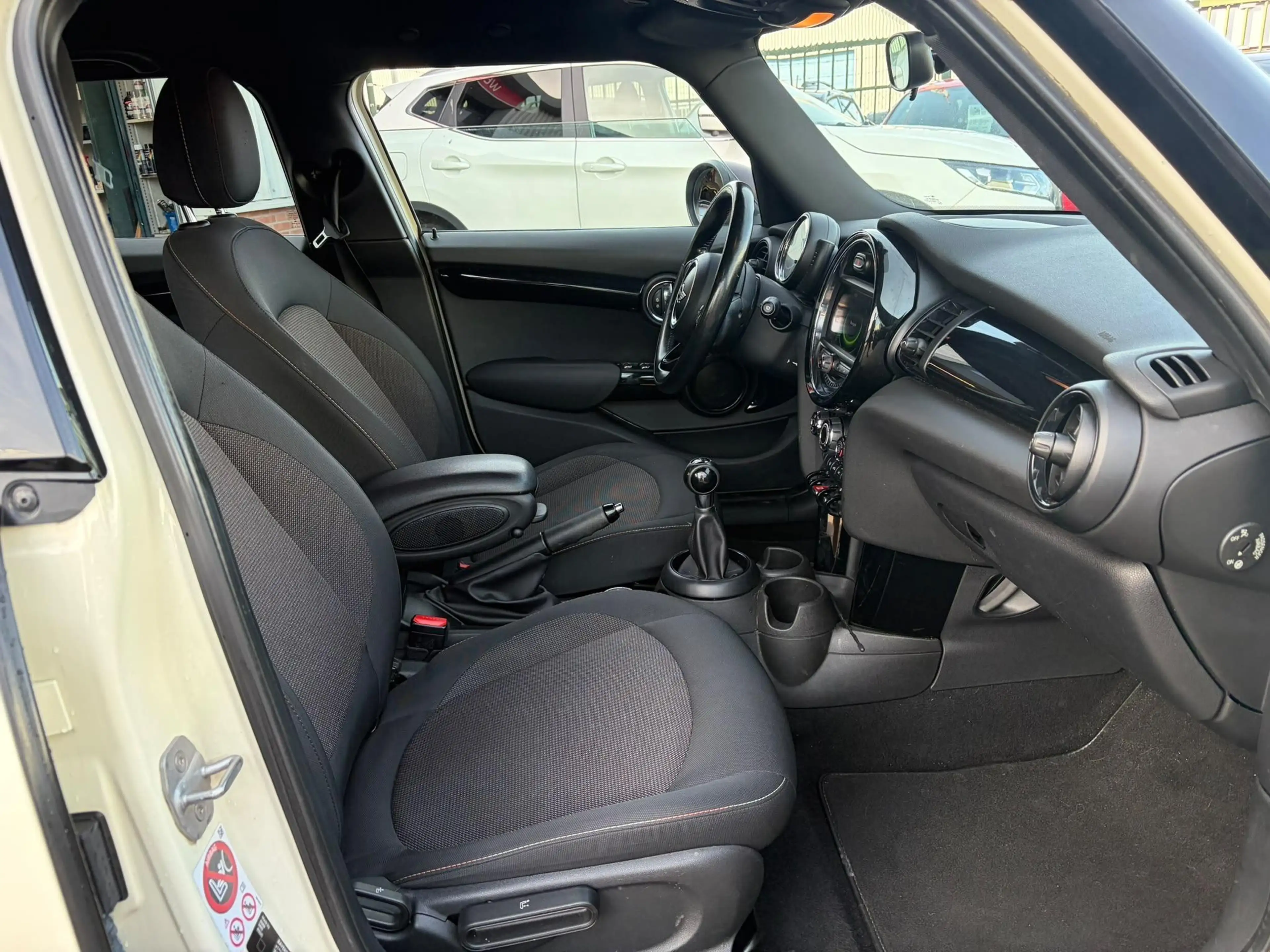 MINI One 5-Deurs 1.2 Distributieketting is vervangen, airco — photo 11