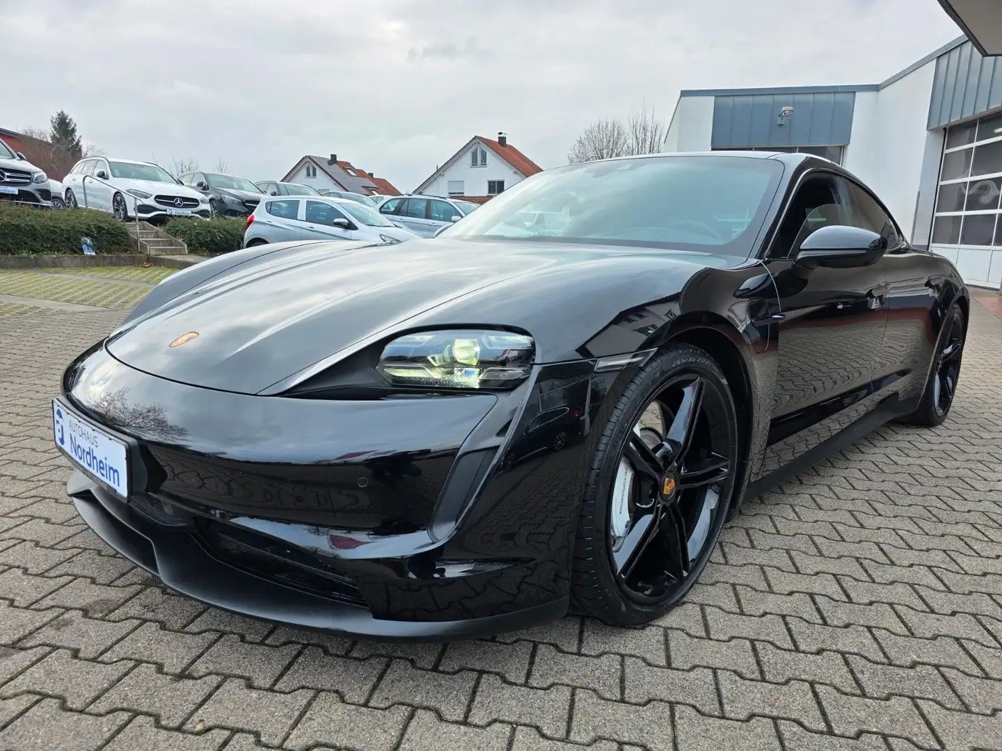 Porsche Taycan 4 S Panorama/HuD/Matrix/InnoDrive Schwarz - 1