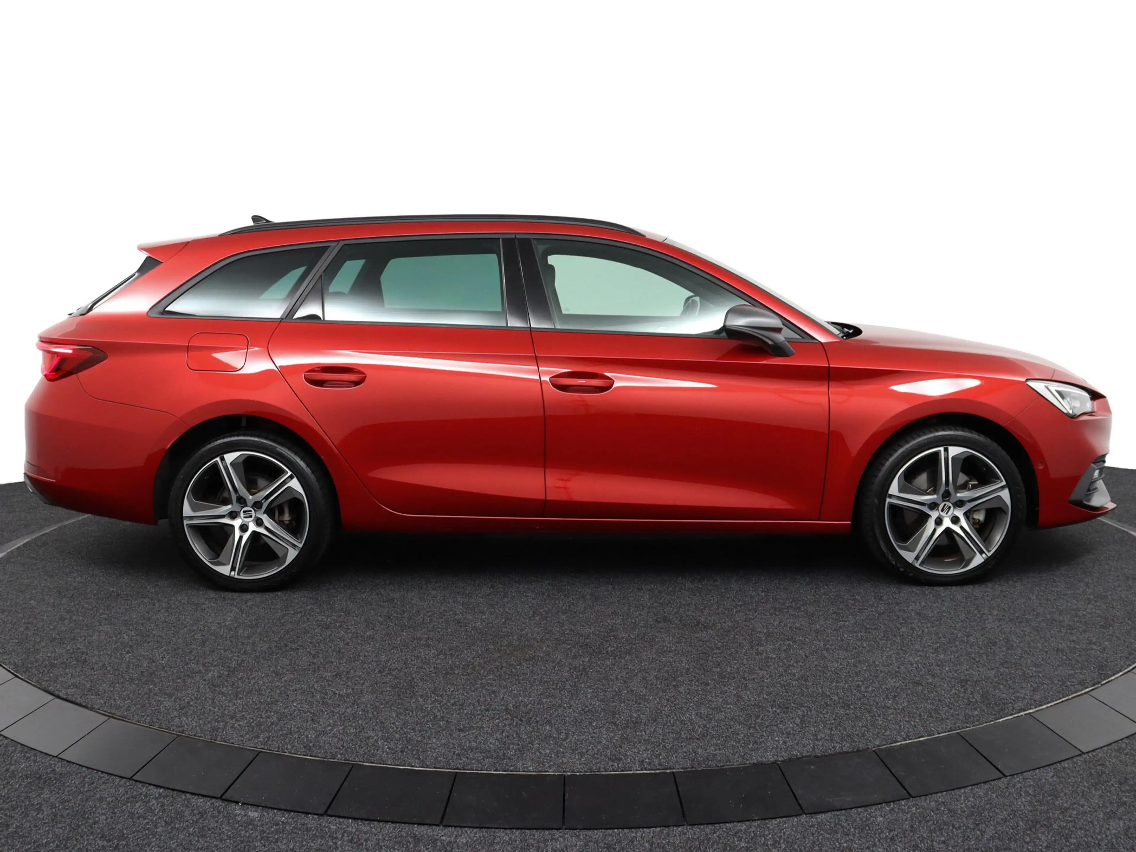 SEAT Leon e-Hybrid Sportstourer 1.4 TSI eHybrid PHEV FR Business Inte — photo 6