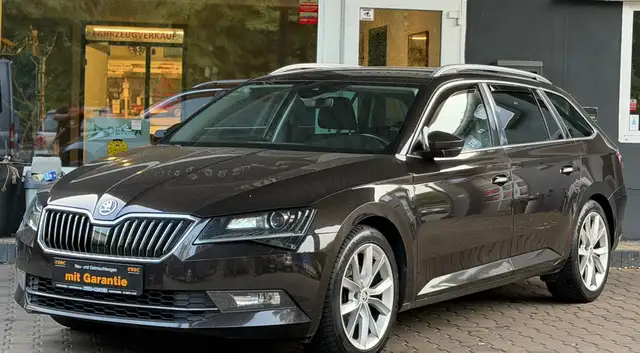 Skoda Superb 2.0 TDI Style 4x4/12 Monate Garantie/Navi/Xenon/ka