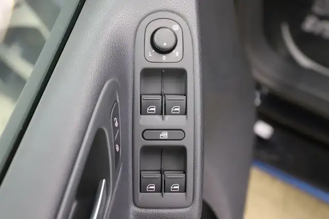 Volkswagen Golf view 21