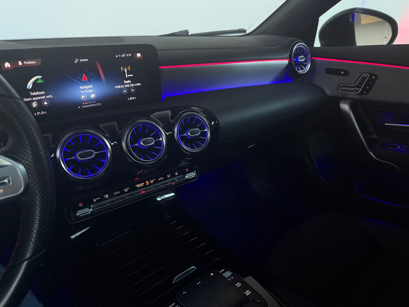 Mercedes-Benz CLA 45 AMG 250 e Blackpack AMG Pano Memory Sfeer — photo 15