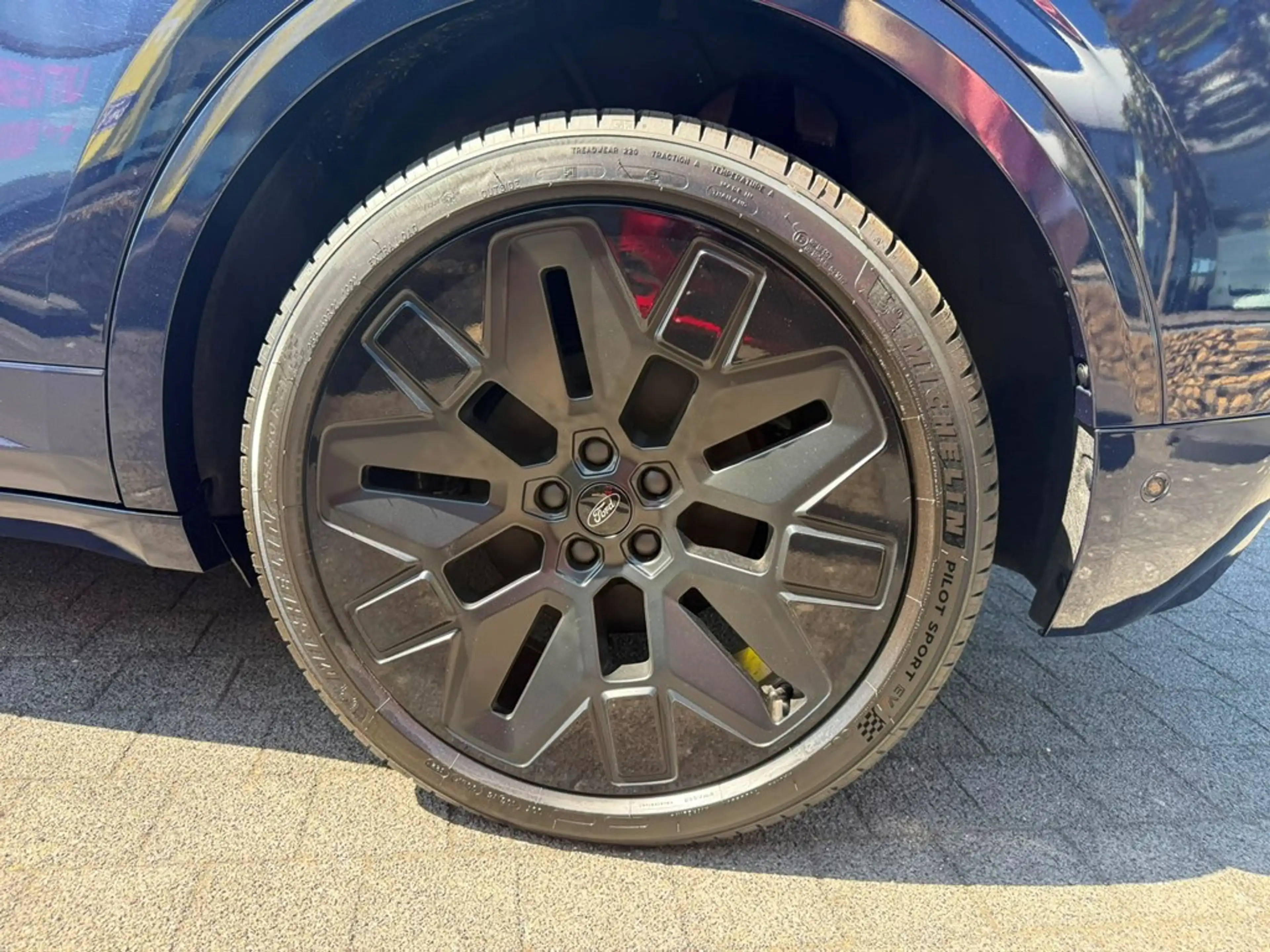 Ford Explorer Premium - NOYENS EDITION — photo 14