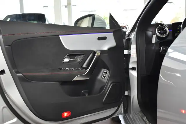 Mercedes-Benz CLA view 10