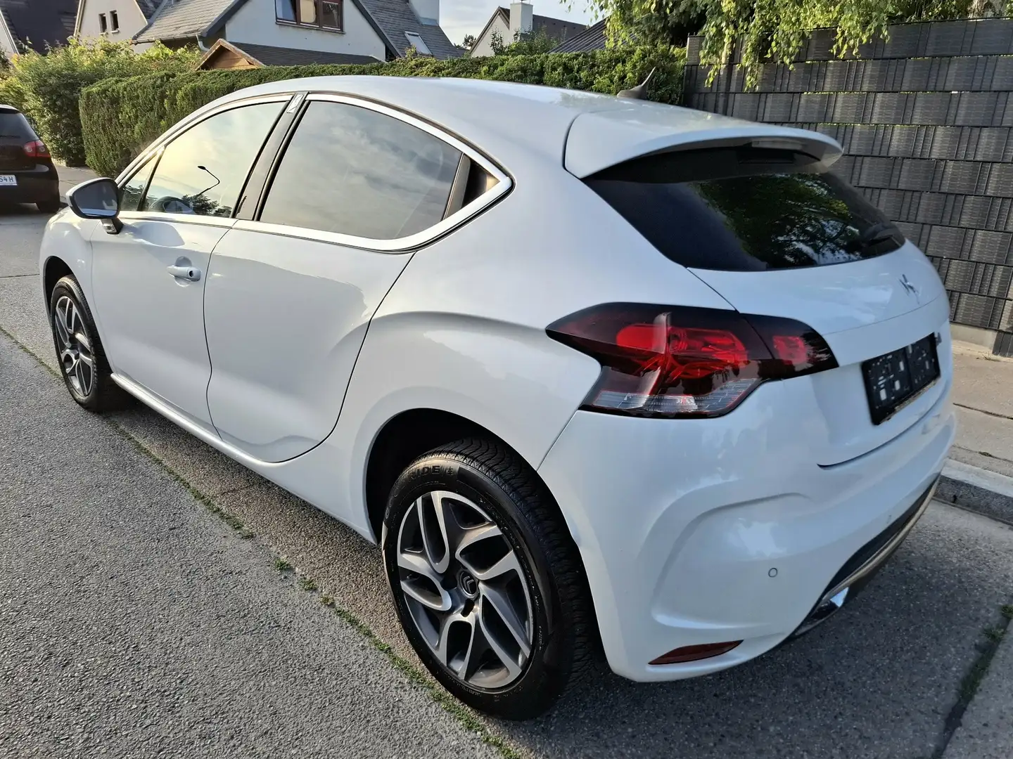 Citroen DS4 BlueHDi 120 6-Gang-Manuell-Navigation-Leder - 2