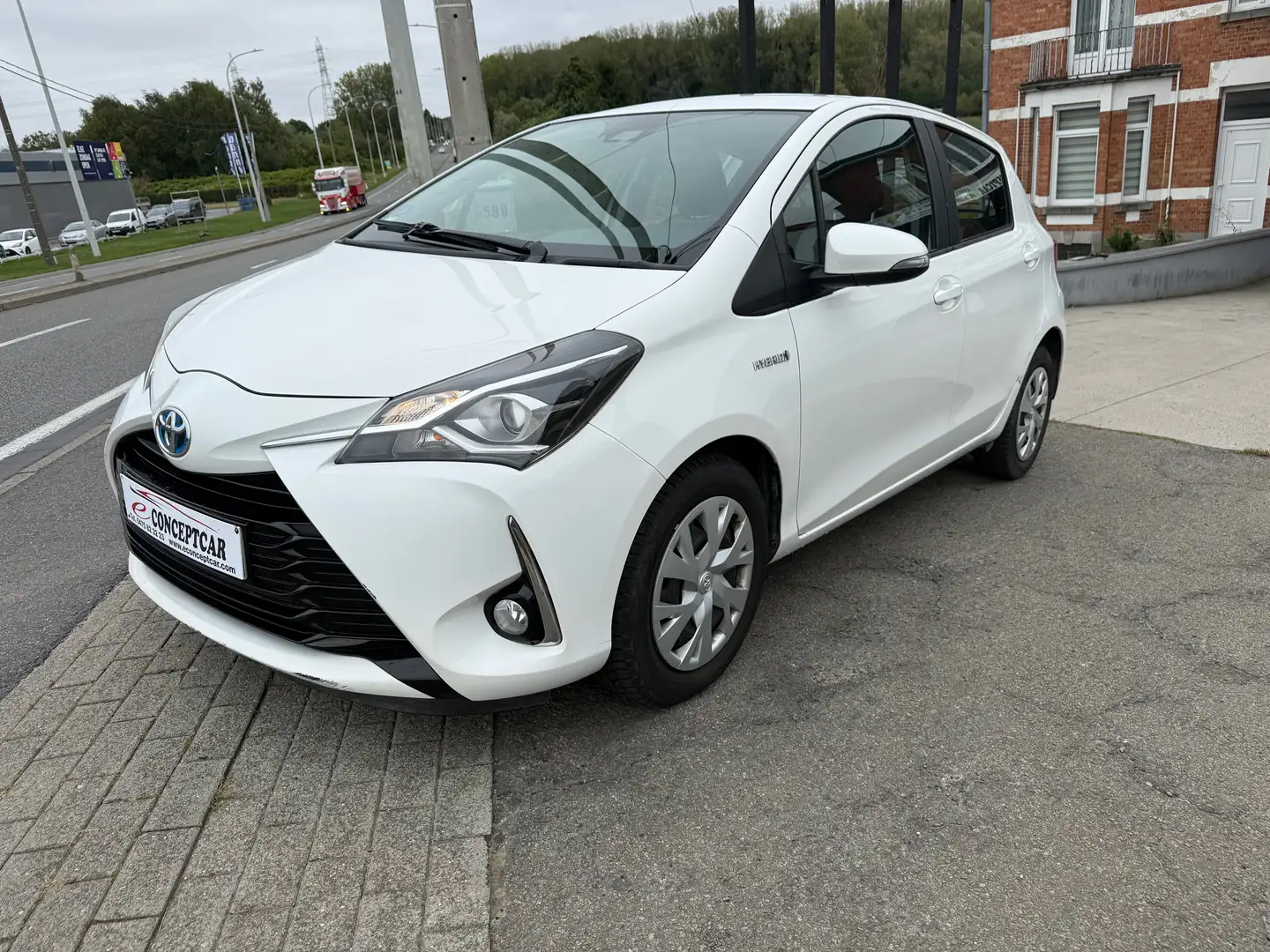 Toyota Yaris Yaris 1.5i Dual VVT-iE Comfort CVT// GARANTIE 1 AN Blanc - 1