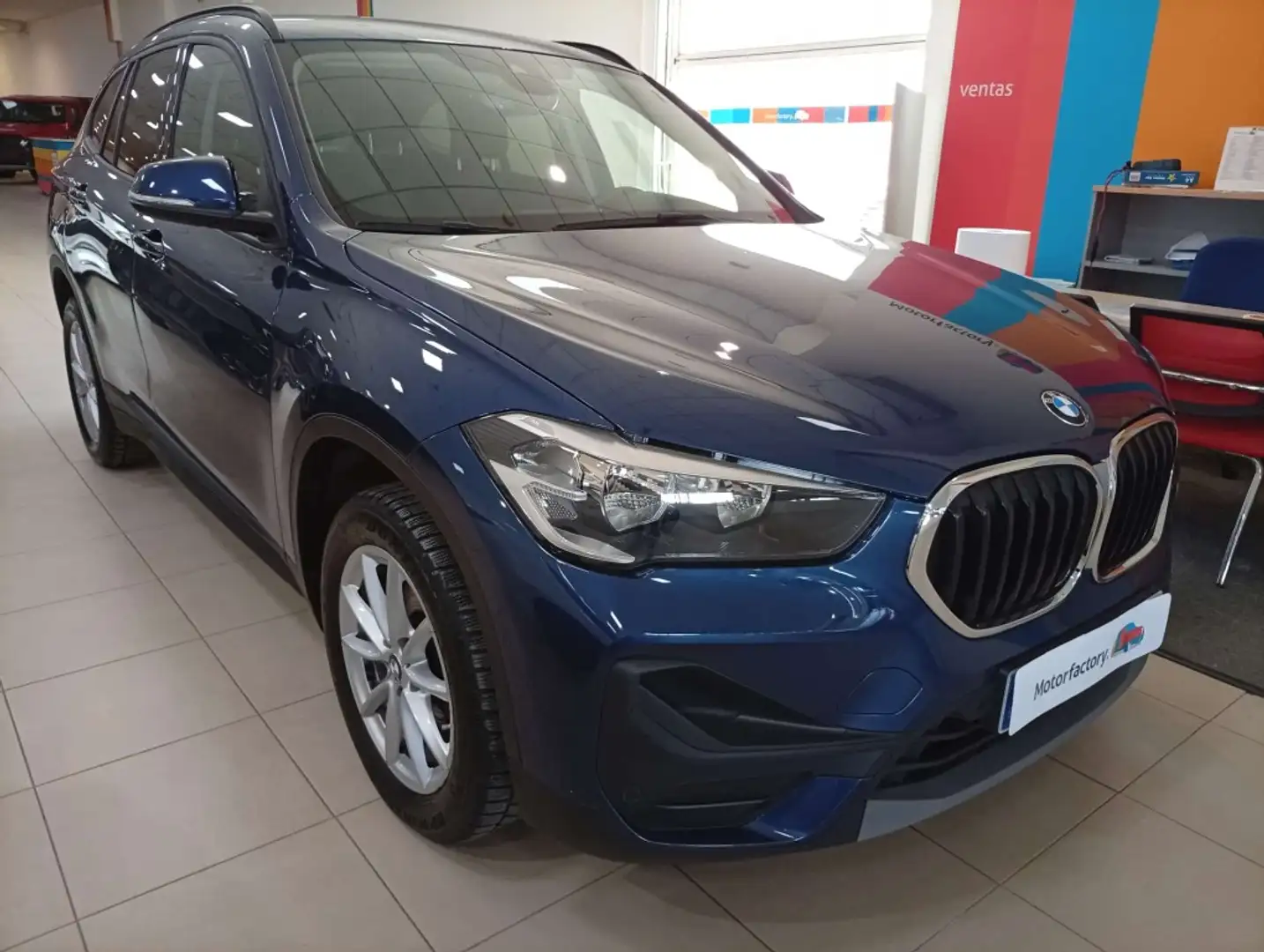 BMW X1 sDrive 16d Business Blauw - 2