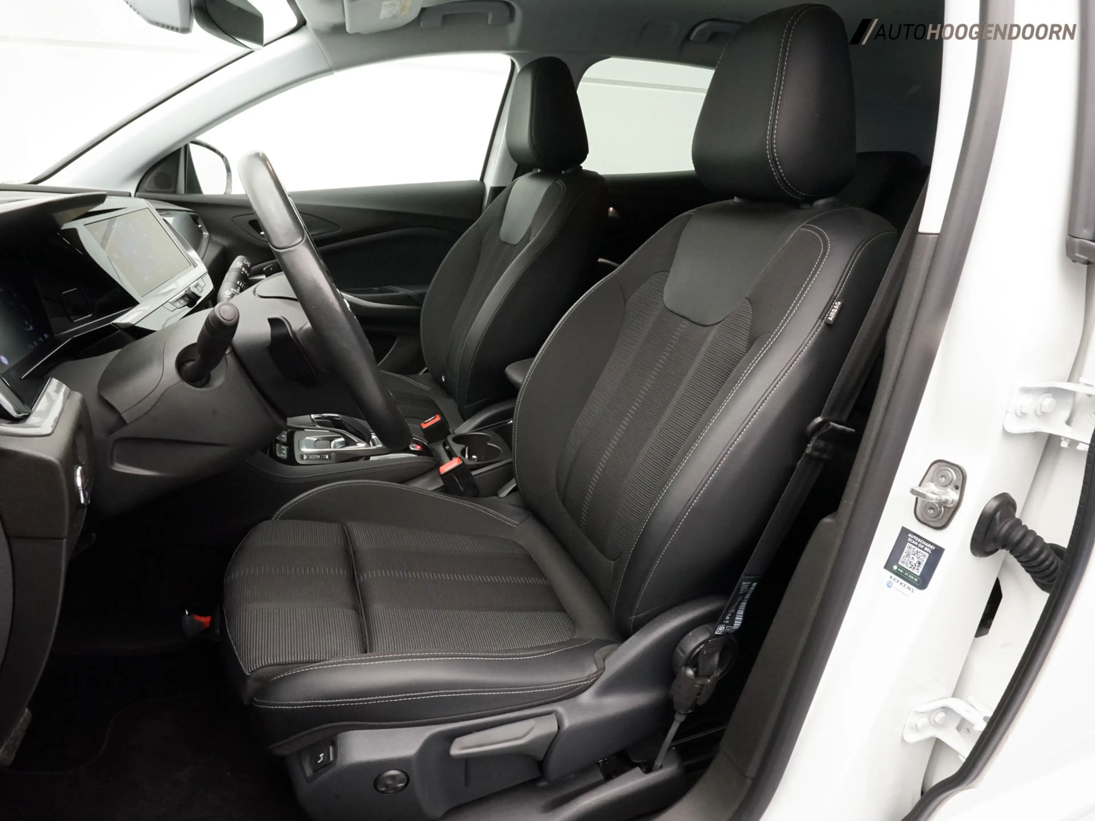 Opel Grandland 1.6 Turbo Plug-In Hybrid Business Elegance Sport ( — photo 12