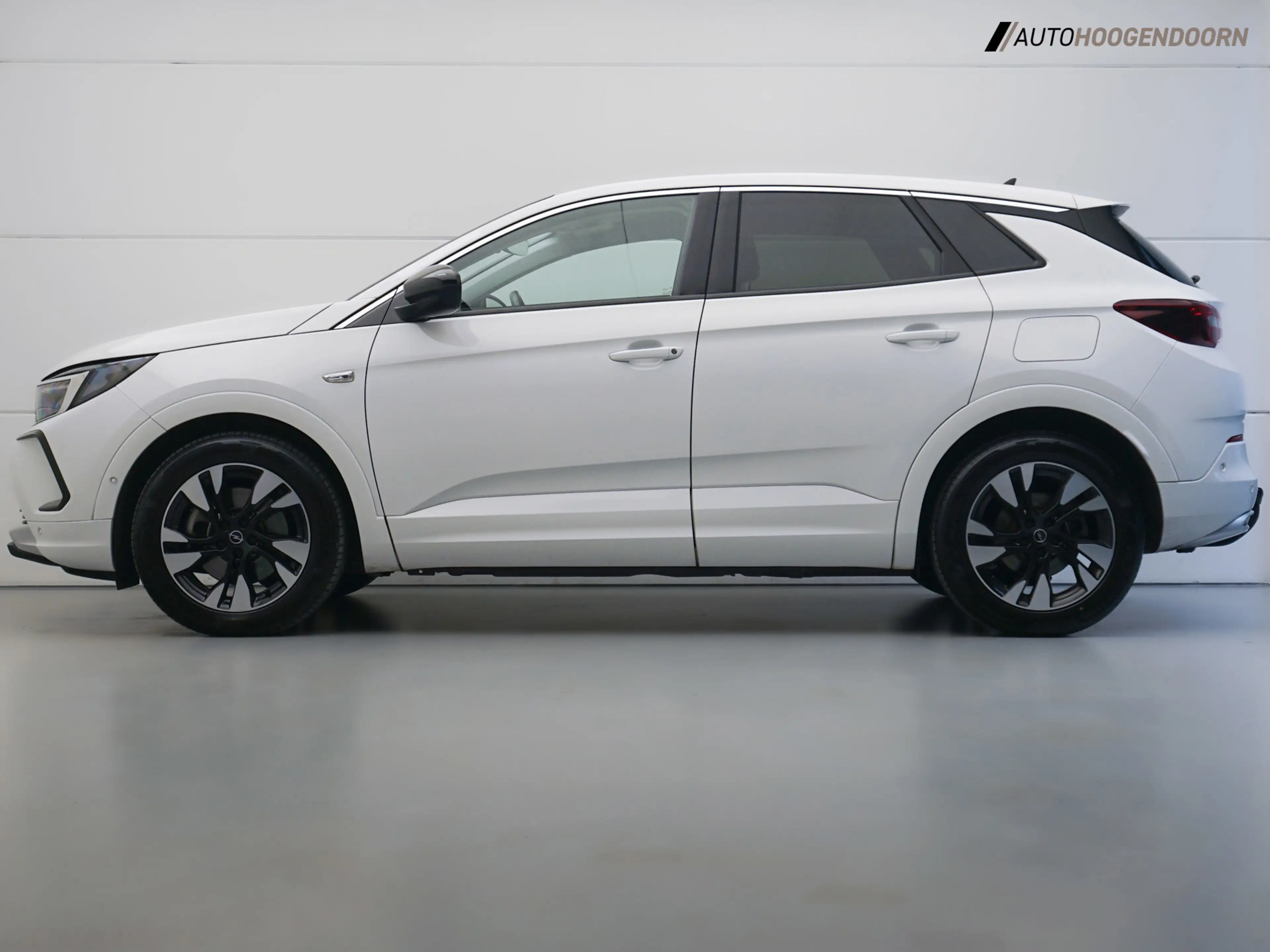 Opel Grandland 1.6 Turbo Plug-In Hybrid Business Elegance Sport ( — photo 2