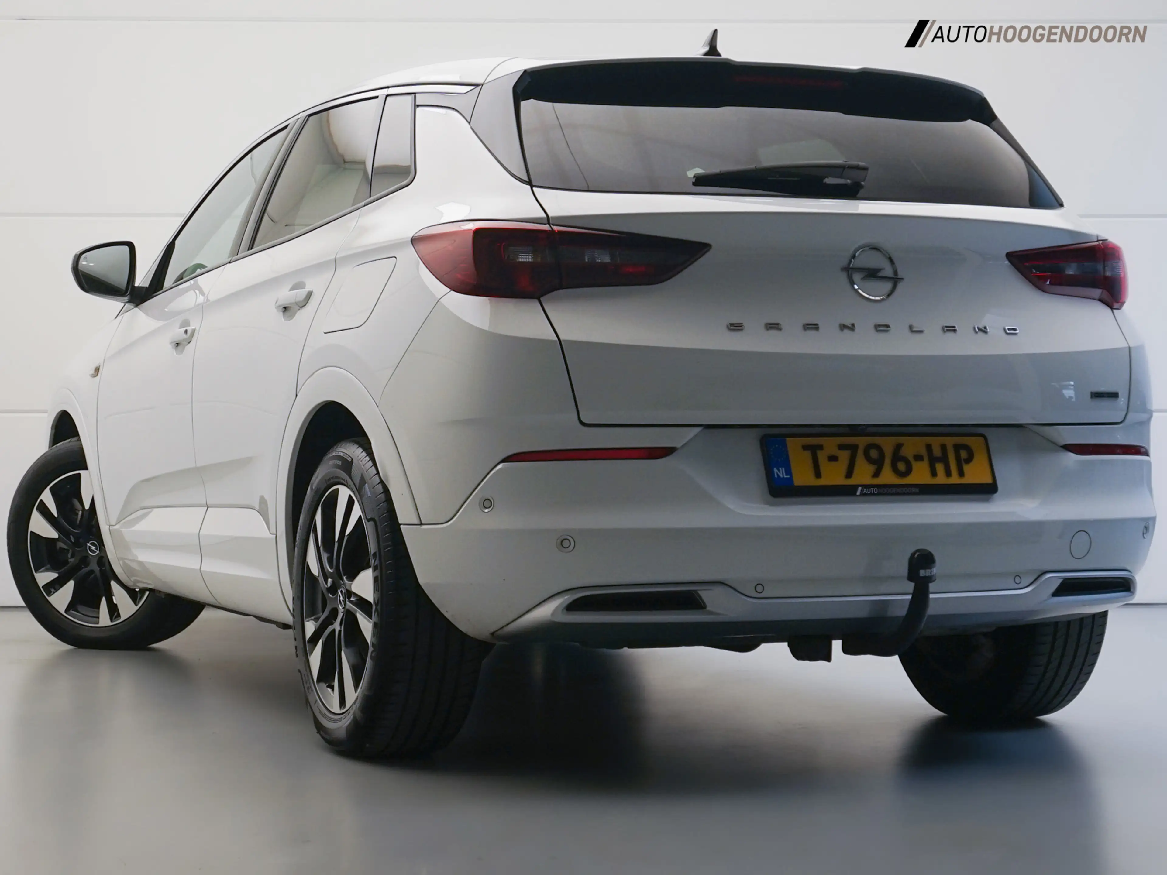 Opel Grandland 1.6 Turbo Plug-In Hybrid Business Elegance Sport ( — photo 3