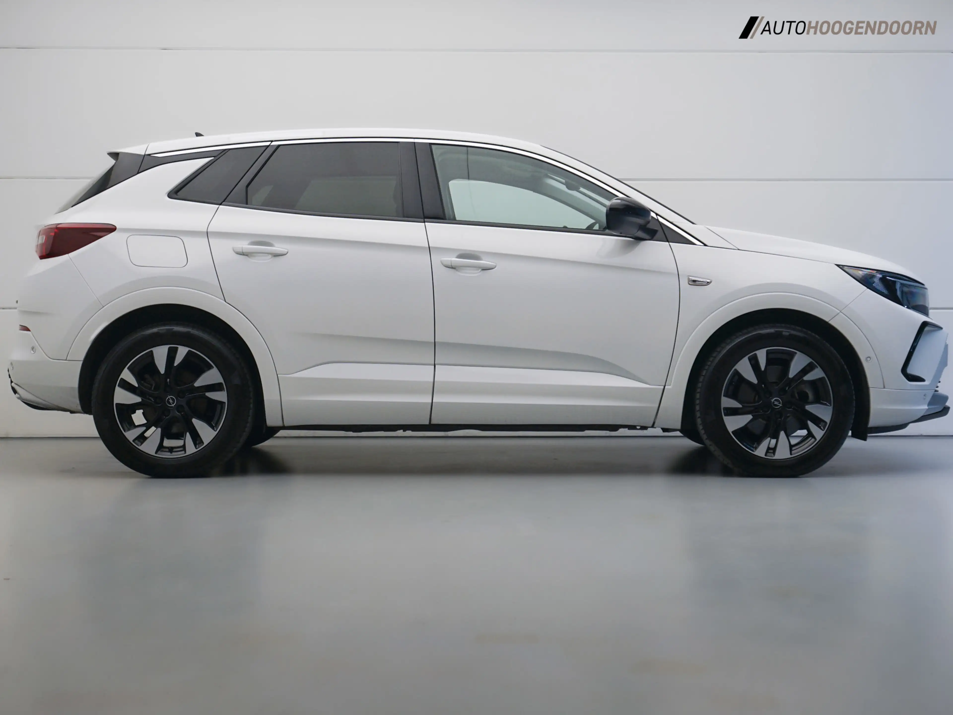 Opel Grandland 1.6 Turbo Plug-In Hybrid Business Elegance Sport ( — photo 5