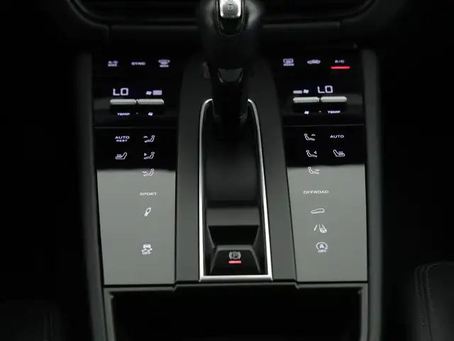 Porsche Macan view 14