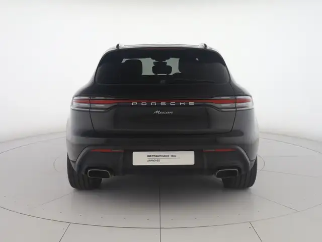 Porsche Macan view 4