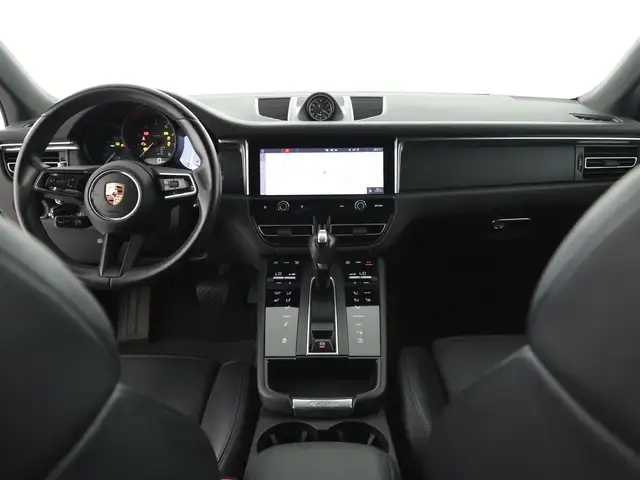 Porsche Macan view 13