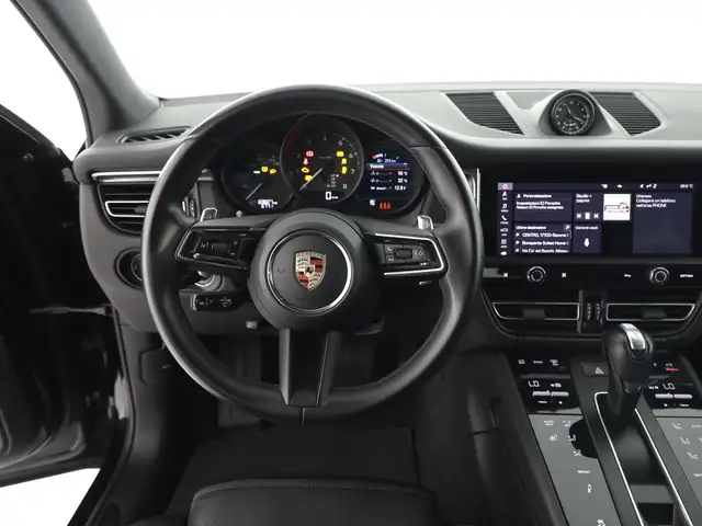 Porsche Macan view 8