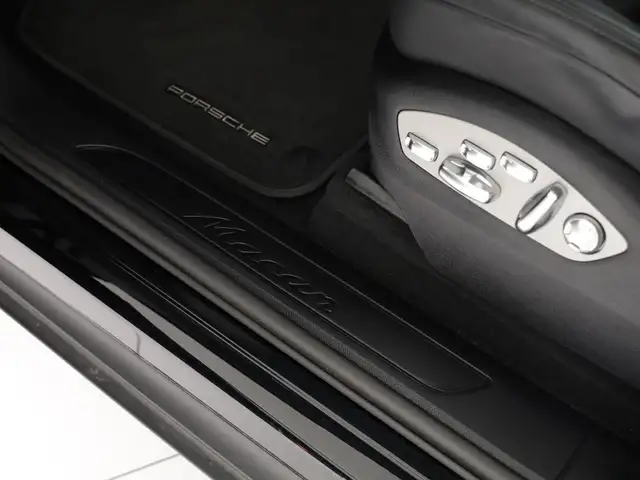 Porsche Macan view 11