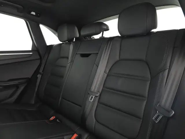 Porsche Macan view 10