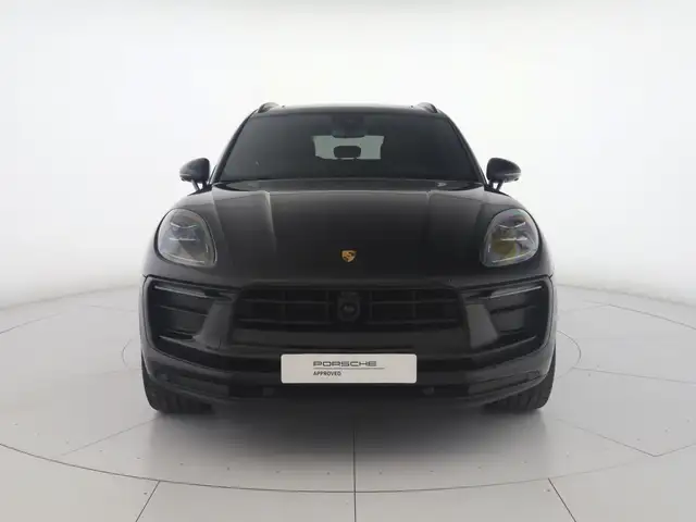Porsche Macan view 3