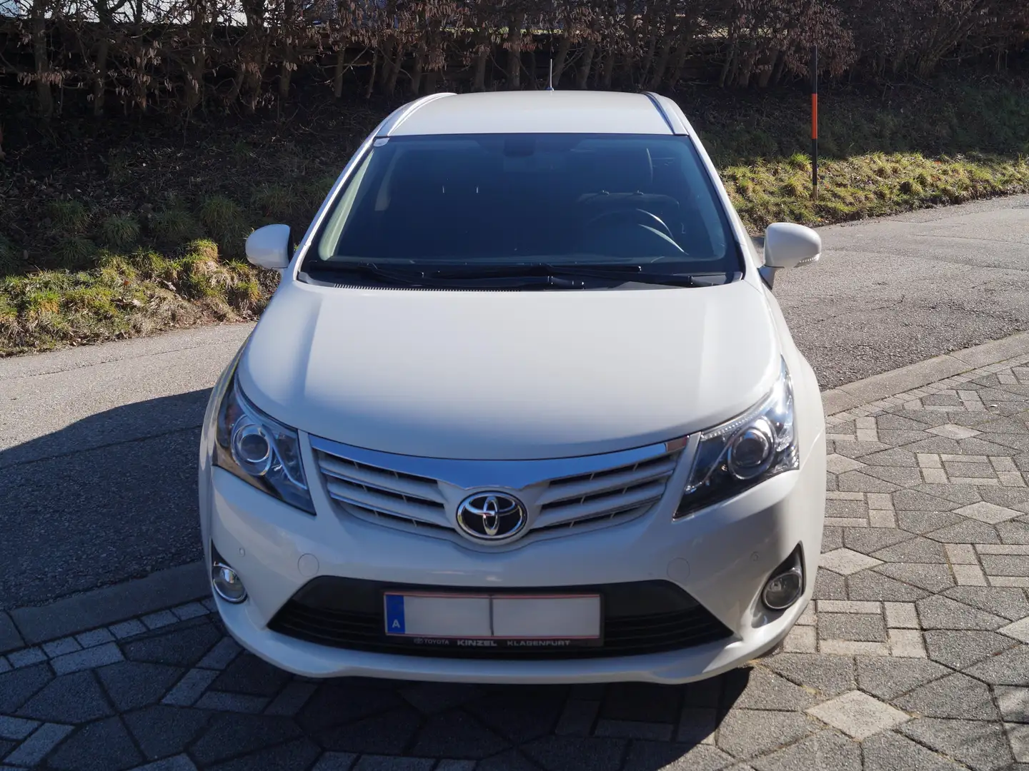 Toyota Avensis Avensis 2,2 D4-D 150 D-CAT Comfort Aut. Comfort Weiß - 2