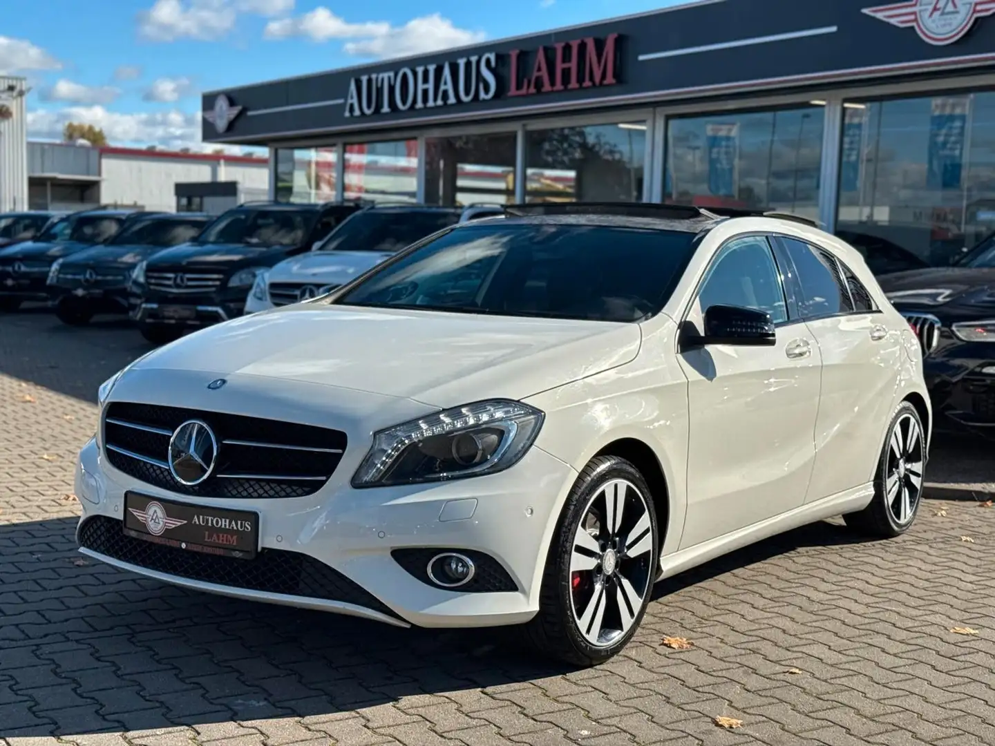 Mercedes-Benz A 180 A180 7G-DCT"BlueEfficiency"Style"PANO"NAVI"LEDER Fehér - 2