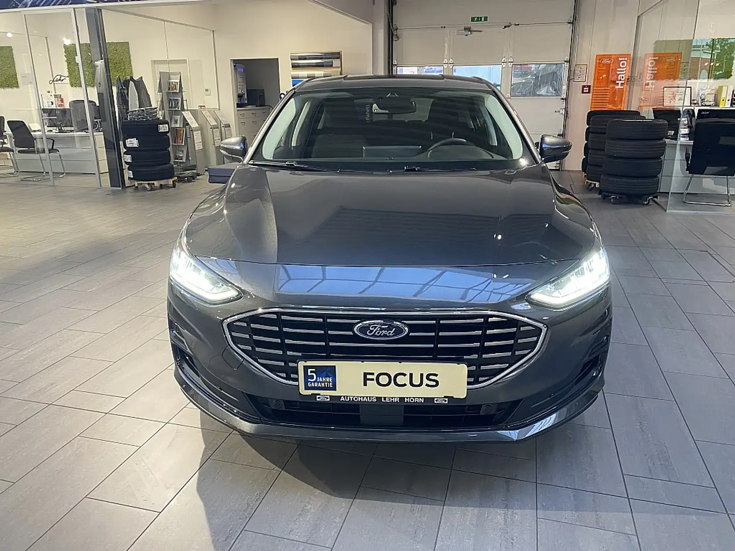 Ford Focus 1,0 EcoBoost Hybrid Titanium Edition Grau - 2