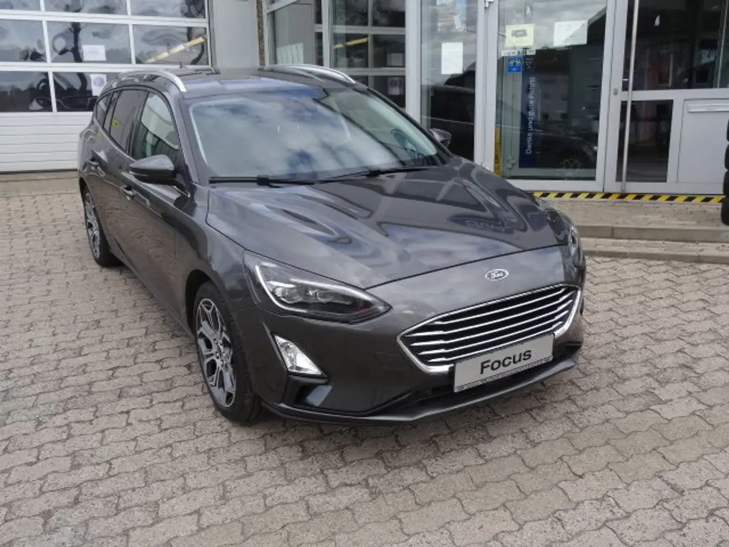 Ford Focus Turnier 1.5 EcoBoost Start-Stopp-System TITANIUM Grau - 2