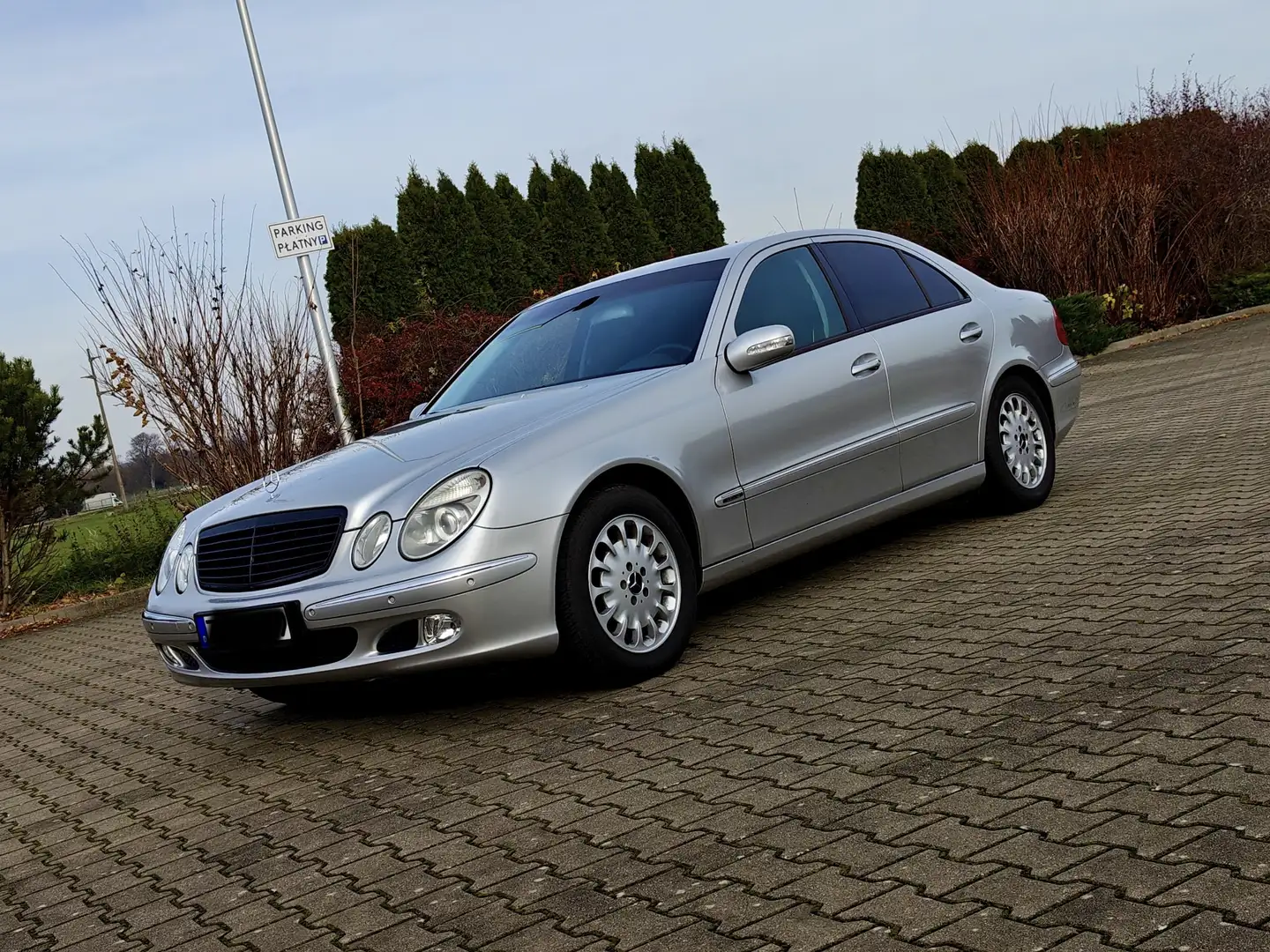 Mercedes-Benz E 200 Kompressor Automatik Elegance/Scheckheft/LPG Silber - 2