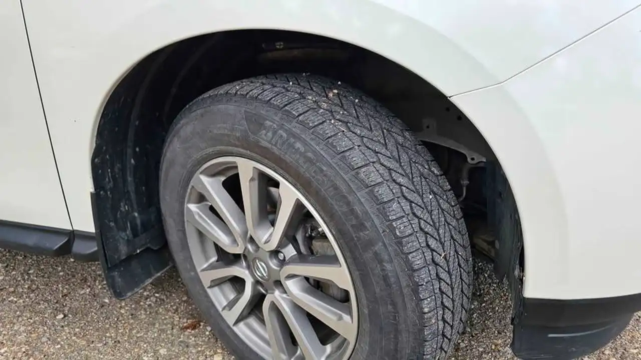 Nissan Pathfinder снимка Nissan Pathfinder