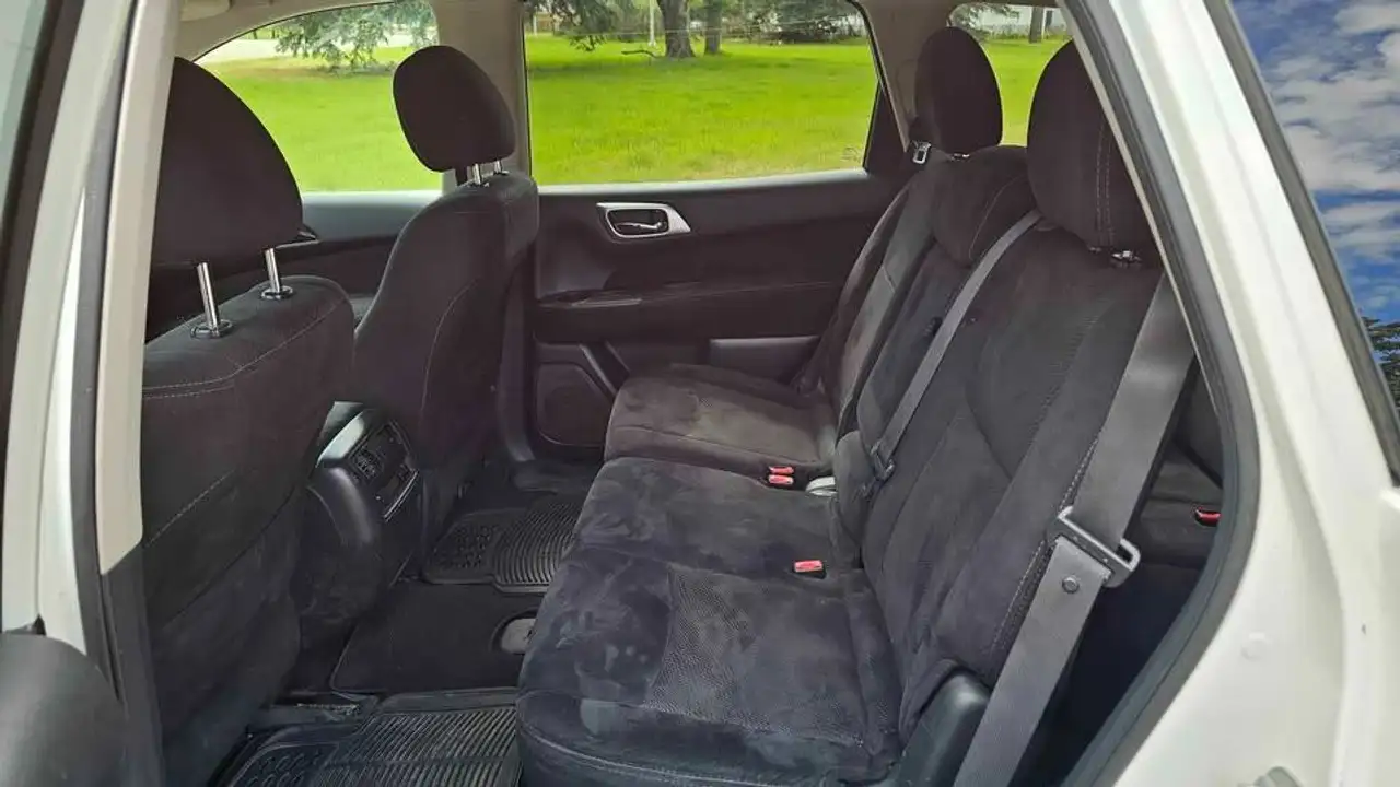 Nissan Pathfinder снимка Nissan Pathfinder