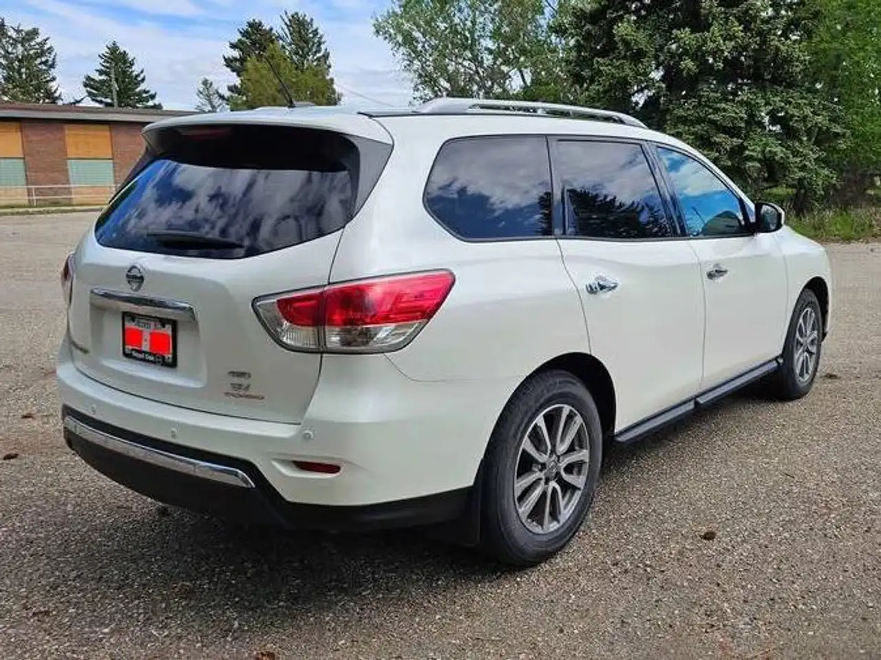 Nissan Pathfinder снимка Nissan Pathfinder
