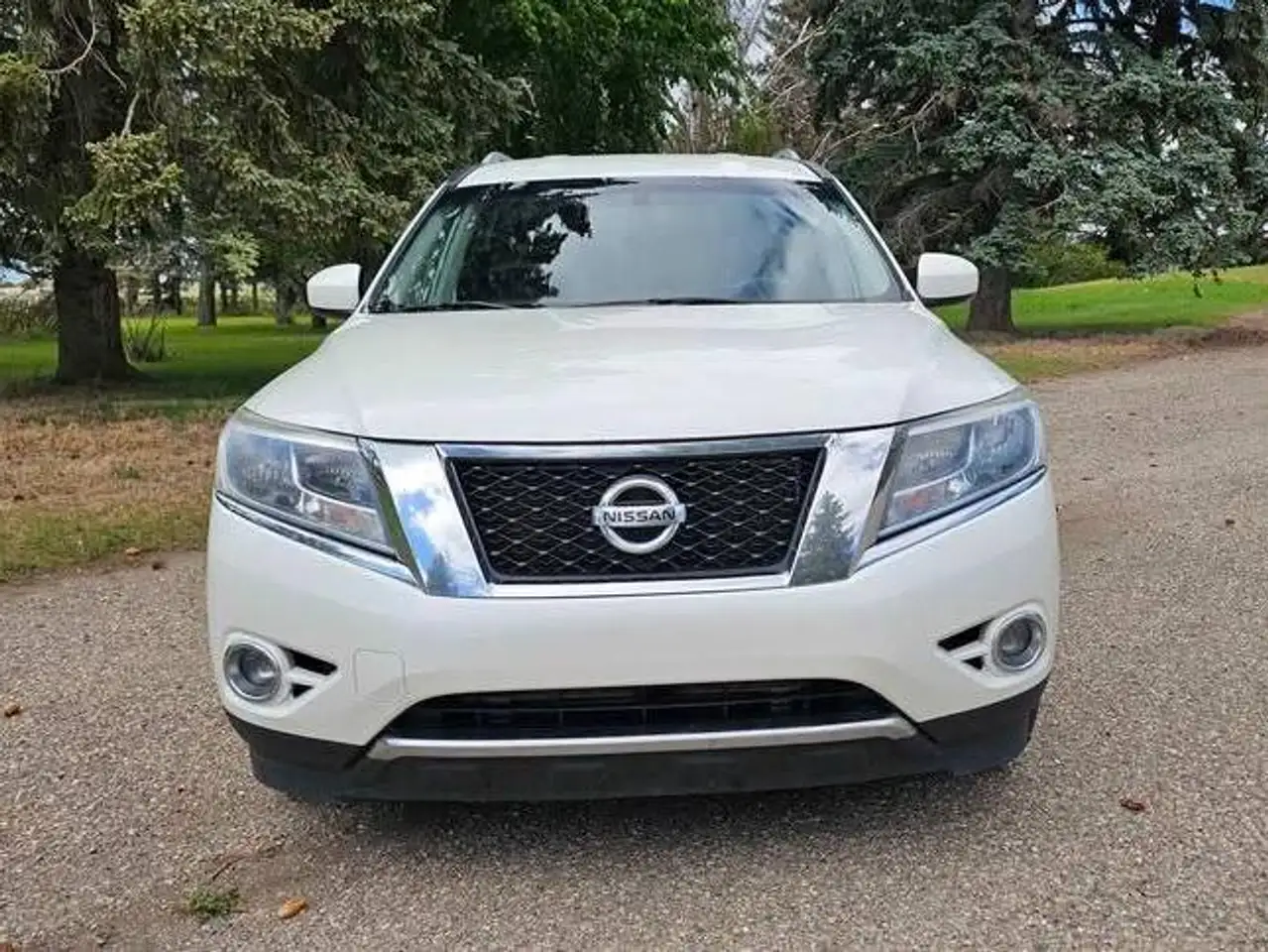 Nissan Pathfinder снимка Nissan Pathfinder