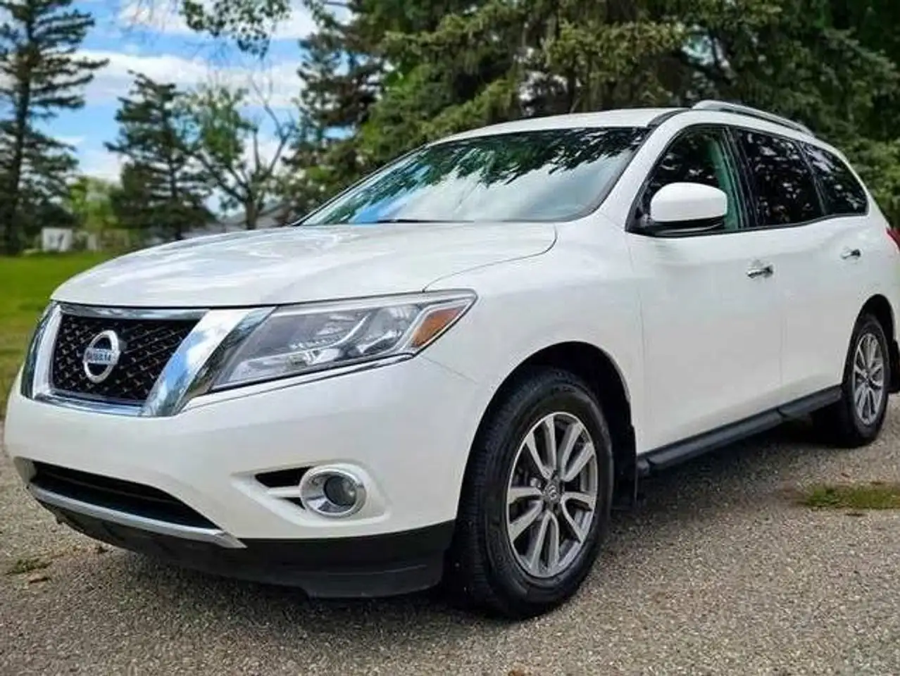 Nissan Pathfinder снимка Nissan Pathfinder