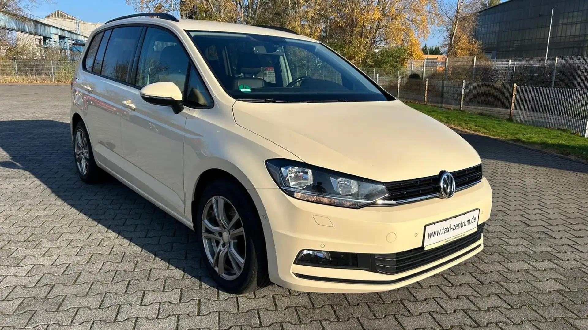 Volkswagen Touran BMT DSG-AUTOMATIK TAXI 7-SITZER S-HEFT Beige - 2