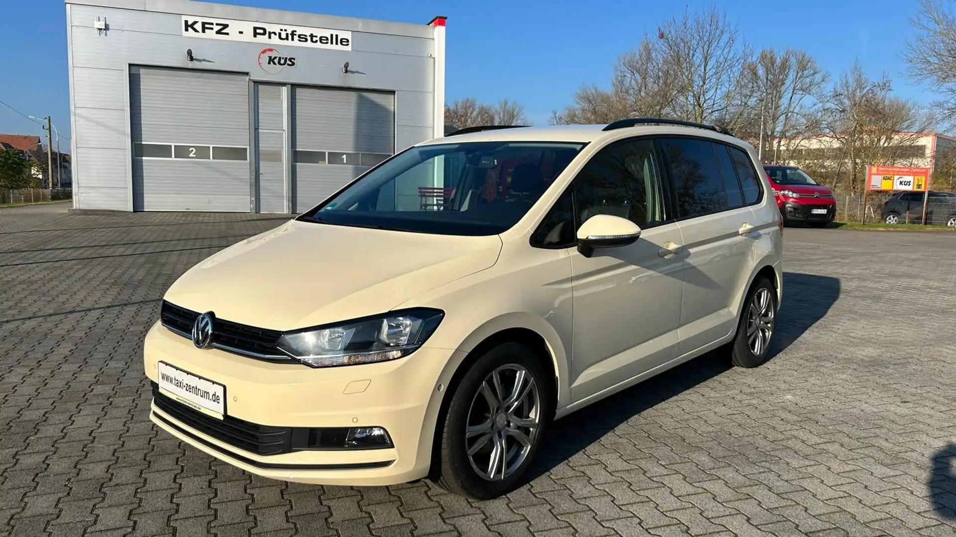 Volkswagen Touran BMT DSG-AUTOMATIK TAXI 7-SITZER S-HEFT Beige - 1