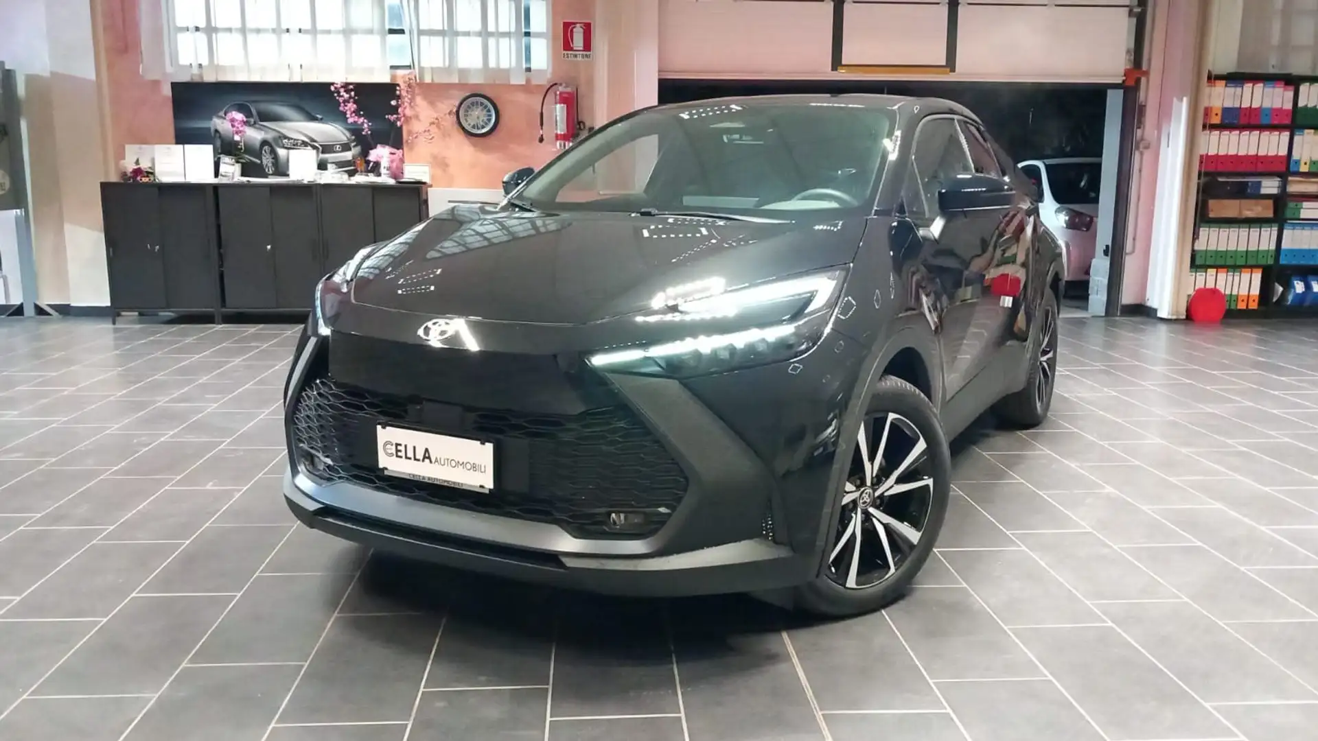 Toyota C-HR C-HR 2.0 phev Trend fwd e-cvt Zwart - 2