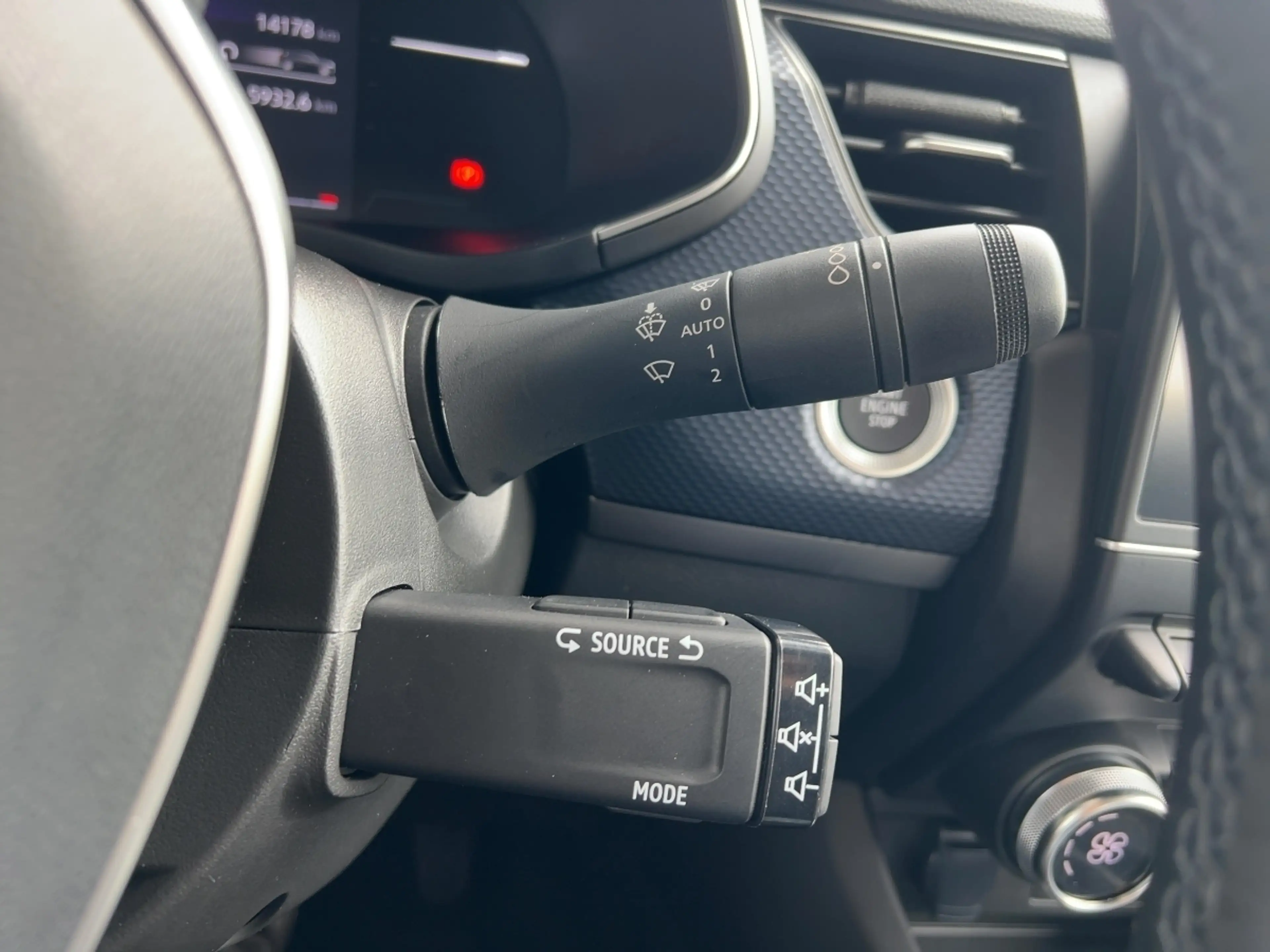 Renault Arkana EVOLUTION Mild Hybrid 140 EDC Apple CarPlay — photo 17